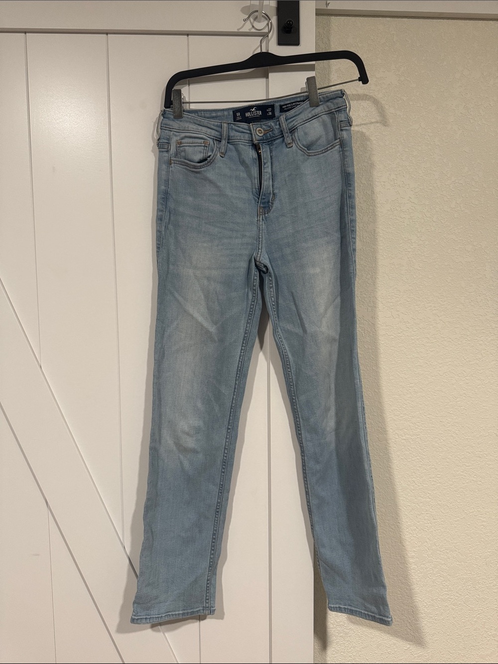 Hollister High-Rise Slim Straight Jeans